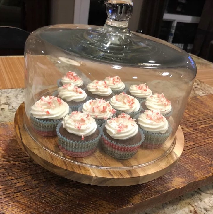 Reviewer image of cake stand with cupcakes