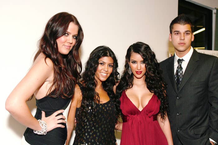 Khloe, Kourtney, Kim and Rob in 2007 posing for a photo together