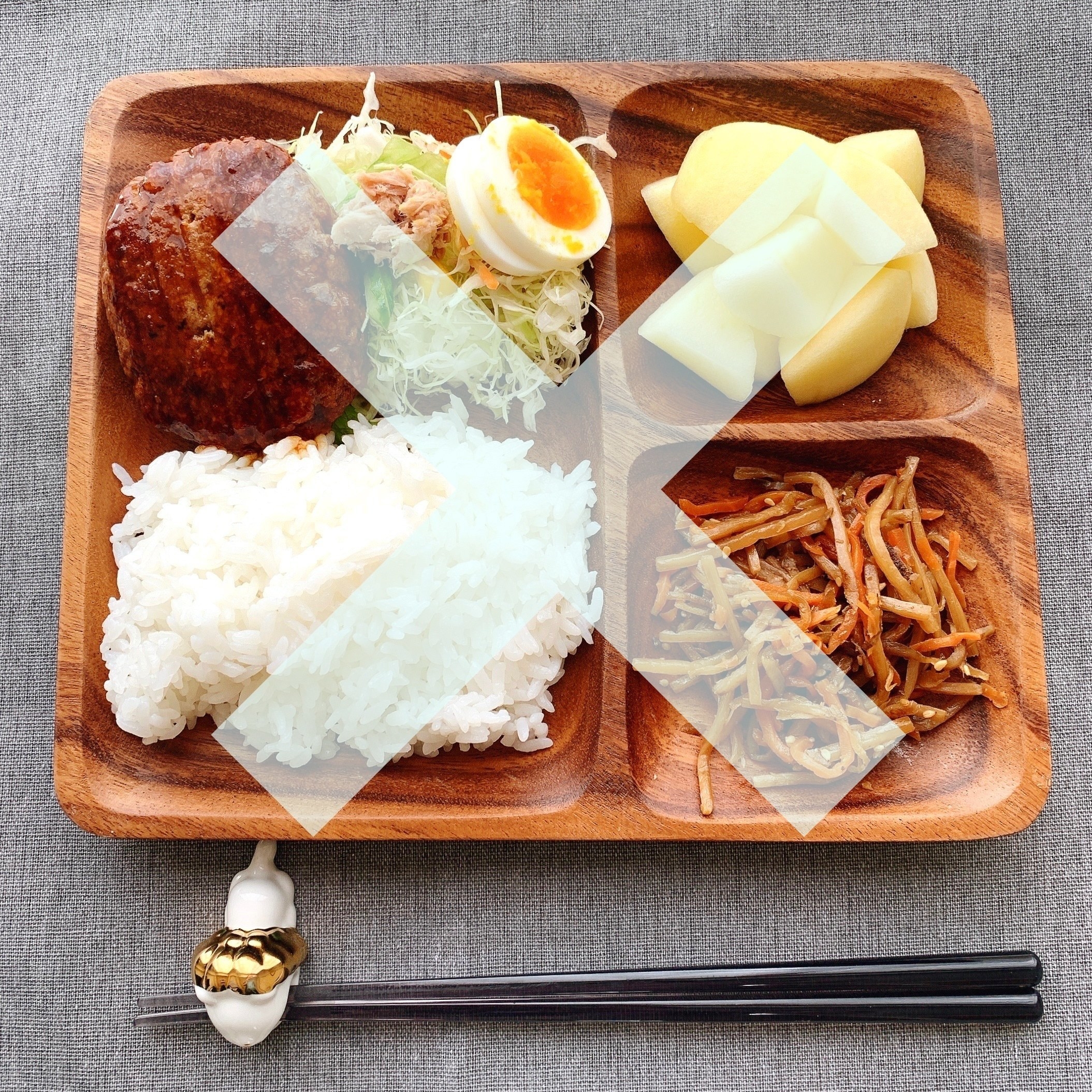 ニトリのおすすめの食器「レクタングルランチプレート（アカシア）」