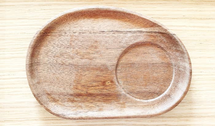 ニトリのおすすめの食器「カフェプレート(アカシア)」