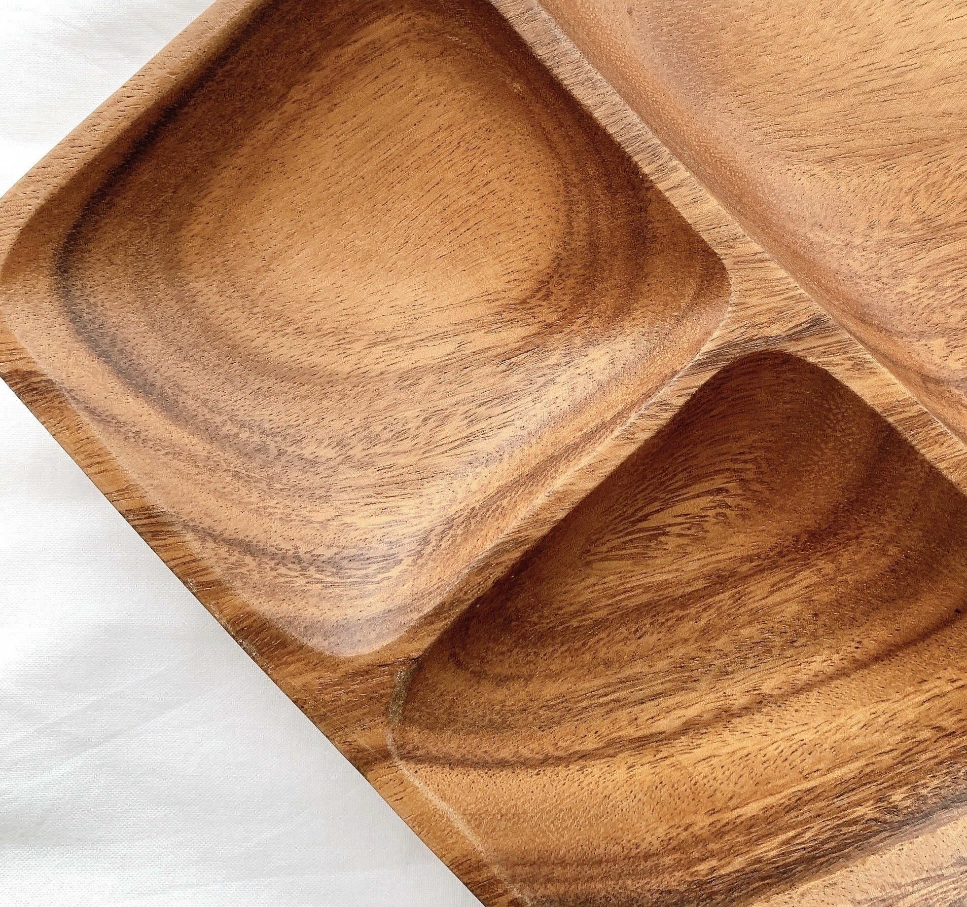 ニトリのおすすめの食器「レクタングルランチプレート（アカシア）」