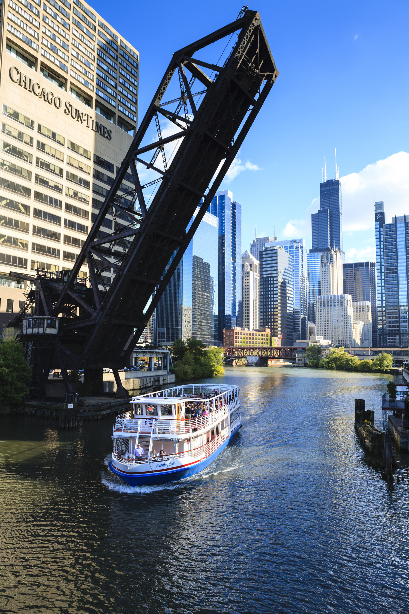 Architecture boat tour in Chicago