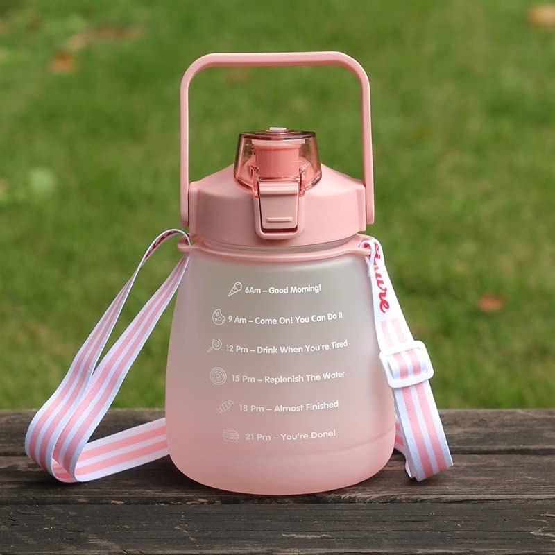 Botella de agua color rosa con correa y mensajes para tomar agua a diferentes horas del día