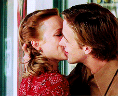Allie an Noah kiss and laugh in &quot;The Notebook&quot;