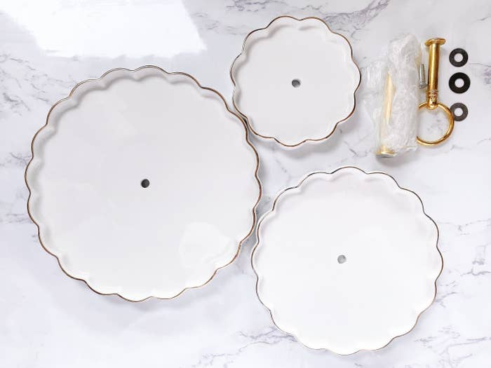 Francfranc（フランフラン）のおすすめ「パステルスカラップ スタンド 3段 ホワイト」