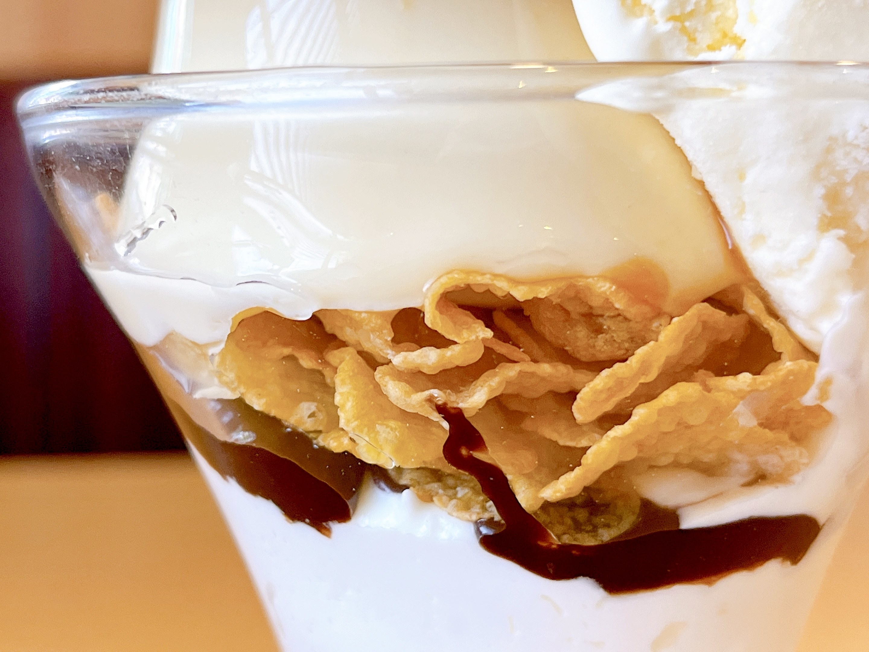 ガストのオススメのスイーツ「喫茶店のプリン ソフトクリーム＆ブラウニー」