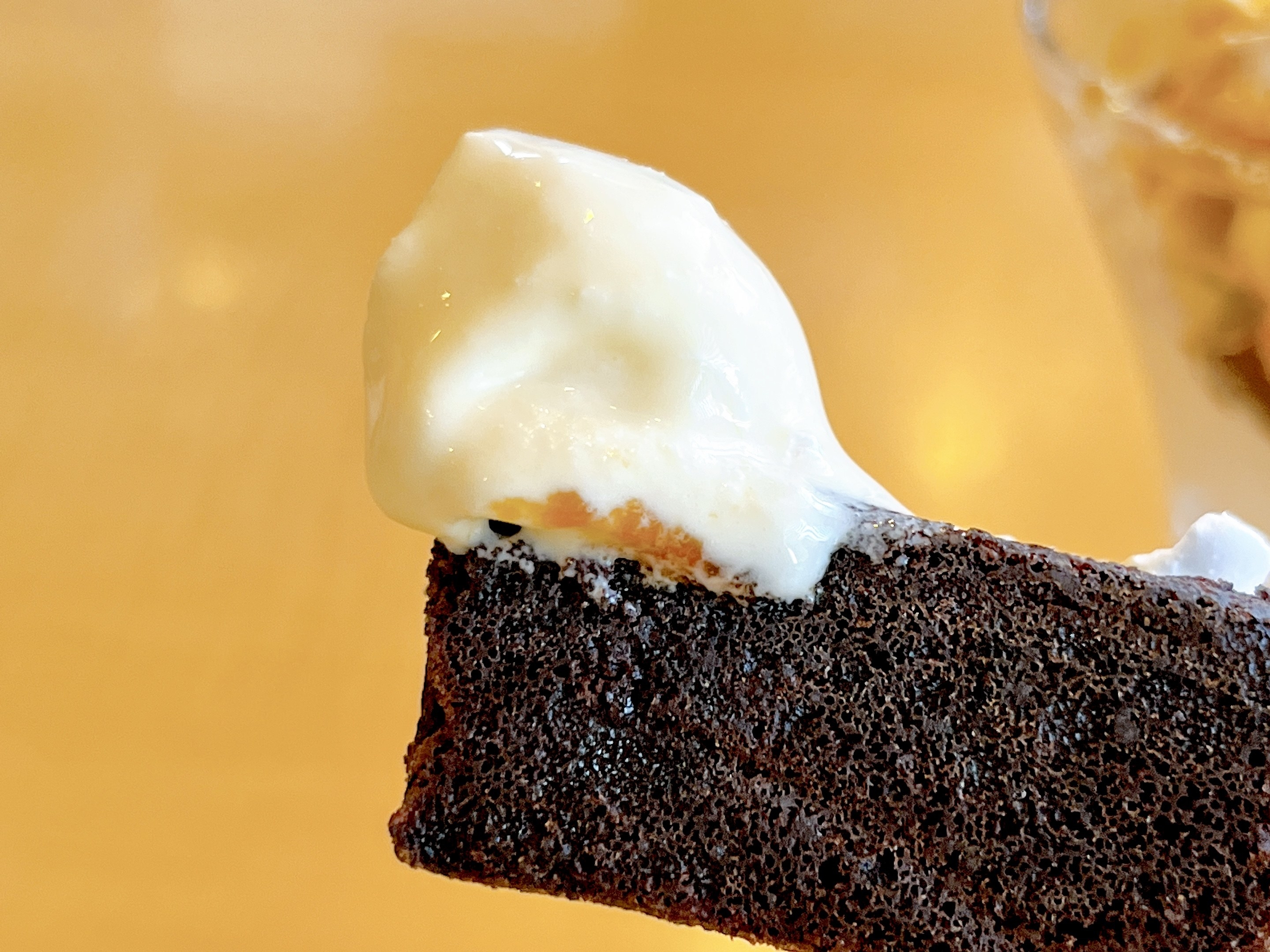 ガストのオススメのスイーツ「喫茶店のプリン ソフトクリーム＆ブラウニー」