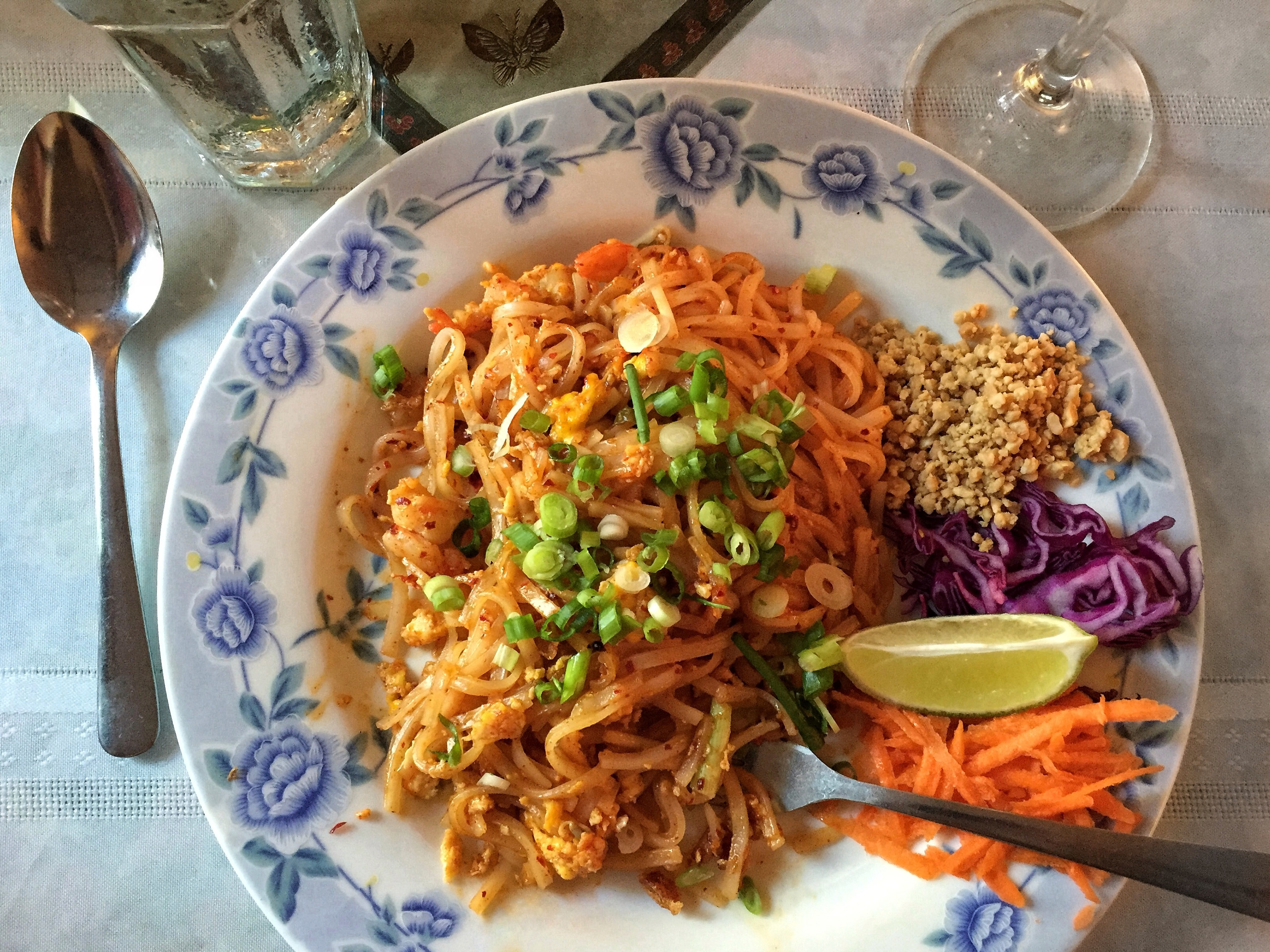 A plate of pad Thai.