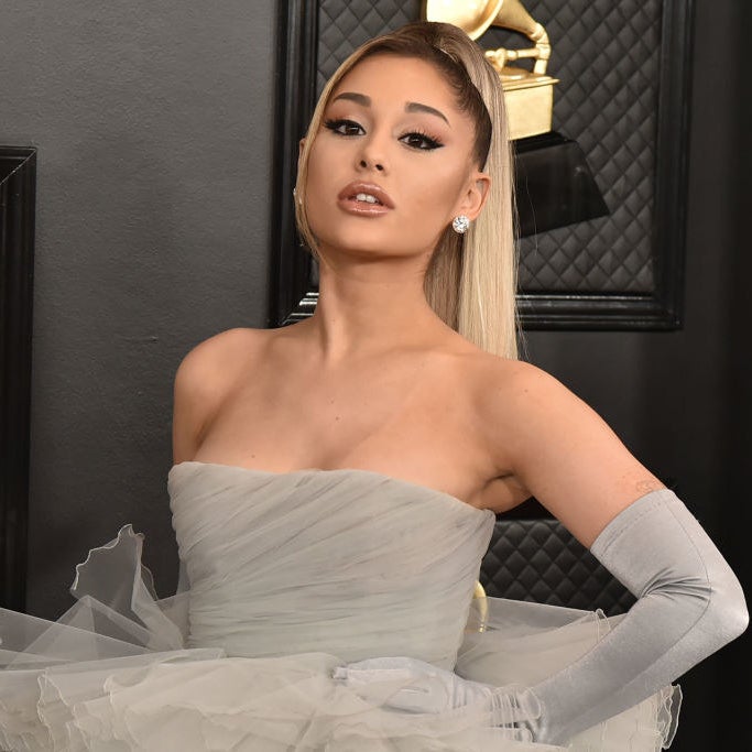 Ariana posing at the Grammys