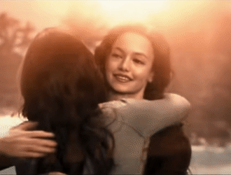 Renesmee hugging her parents