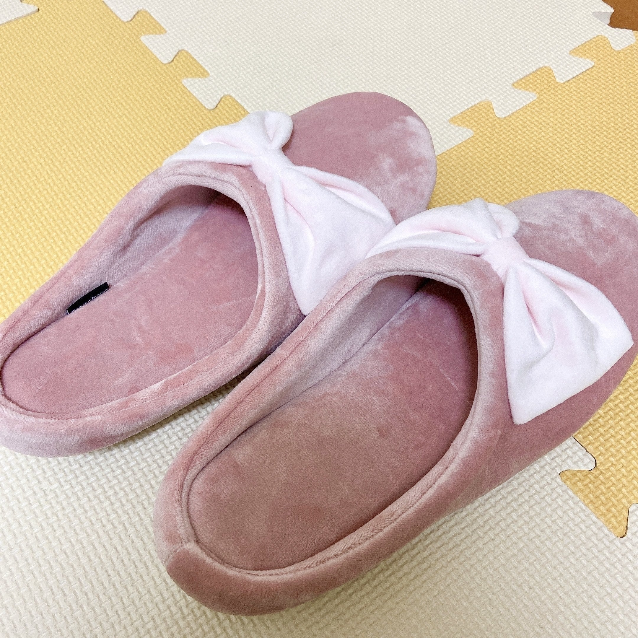 家のスリッパ 全部これにしたい 無印の 畳みたいなスリッパ 肌ざわりがほんっとうに好き