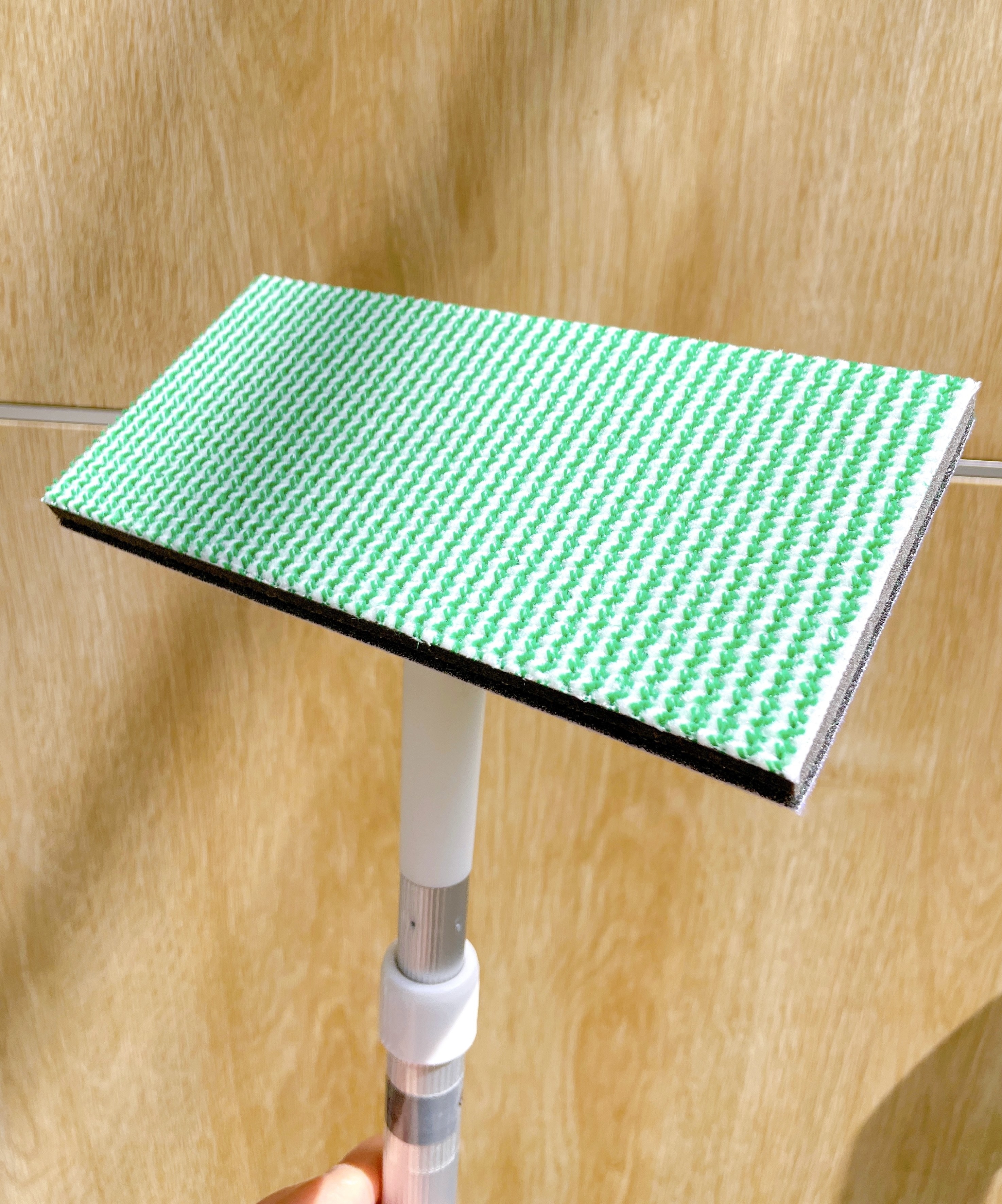 CAINZ（カインズ）のオススメの掃除用具「玄関タイルの汚れを落とすブラッシングスポンジ伸縮柄 全長(約)75～117cm」