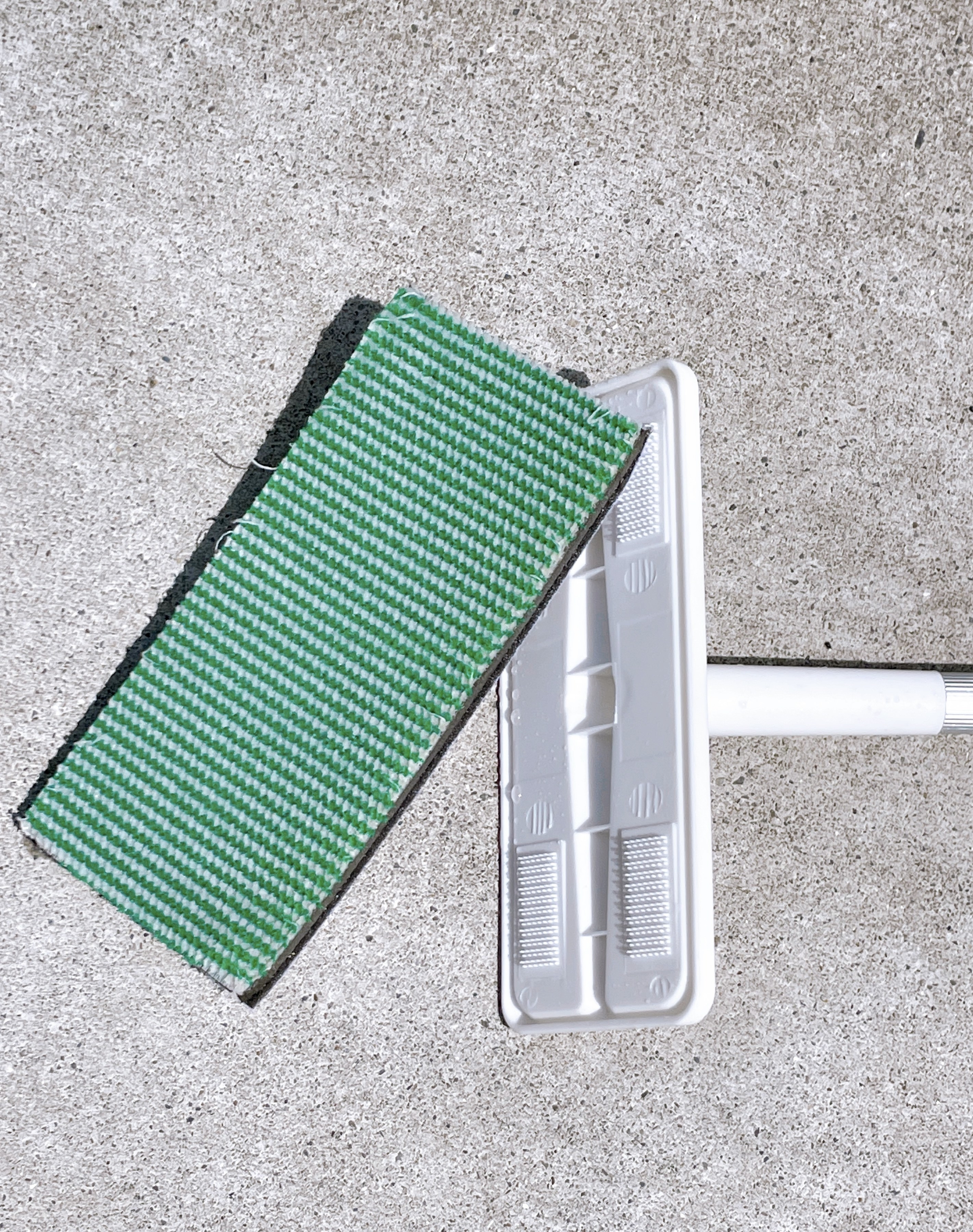 CAINZ（カインズ）のオススメの掃除用具「玄関タイルの汚れを落とすブラッシングスポンジ伸縮柄 全長(約)75～117cm」