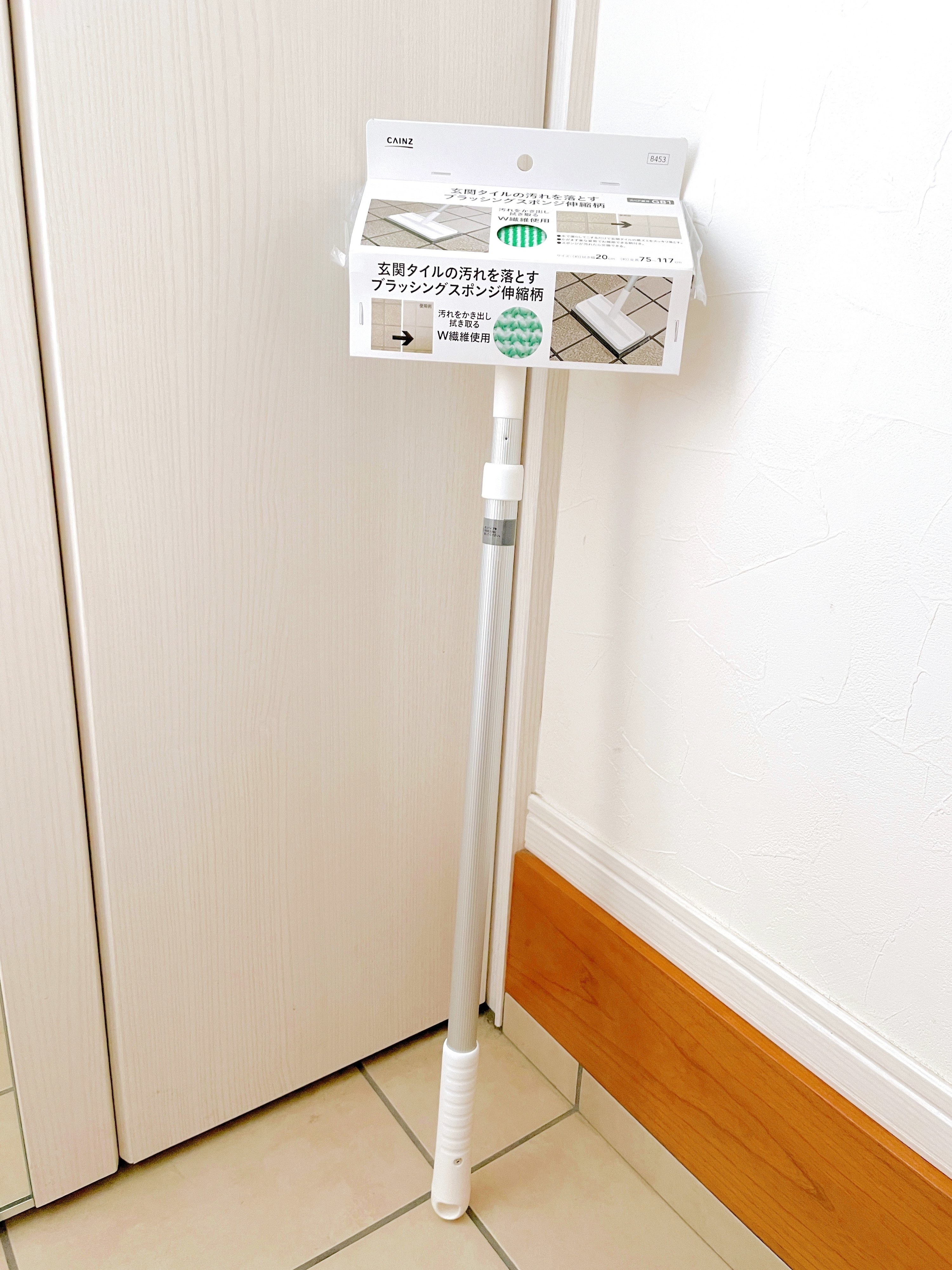 CAINZ（カインズ）のオススメの掃除用具「玄関タイルの汚れを落とすブラッシングスポンジ伸縮柄 全長(約)75～117cm」