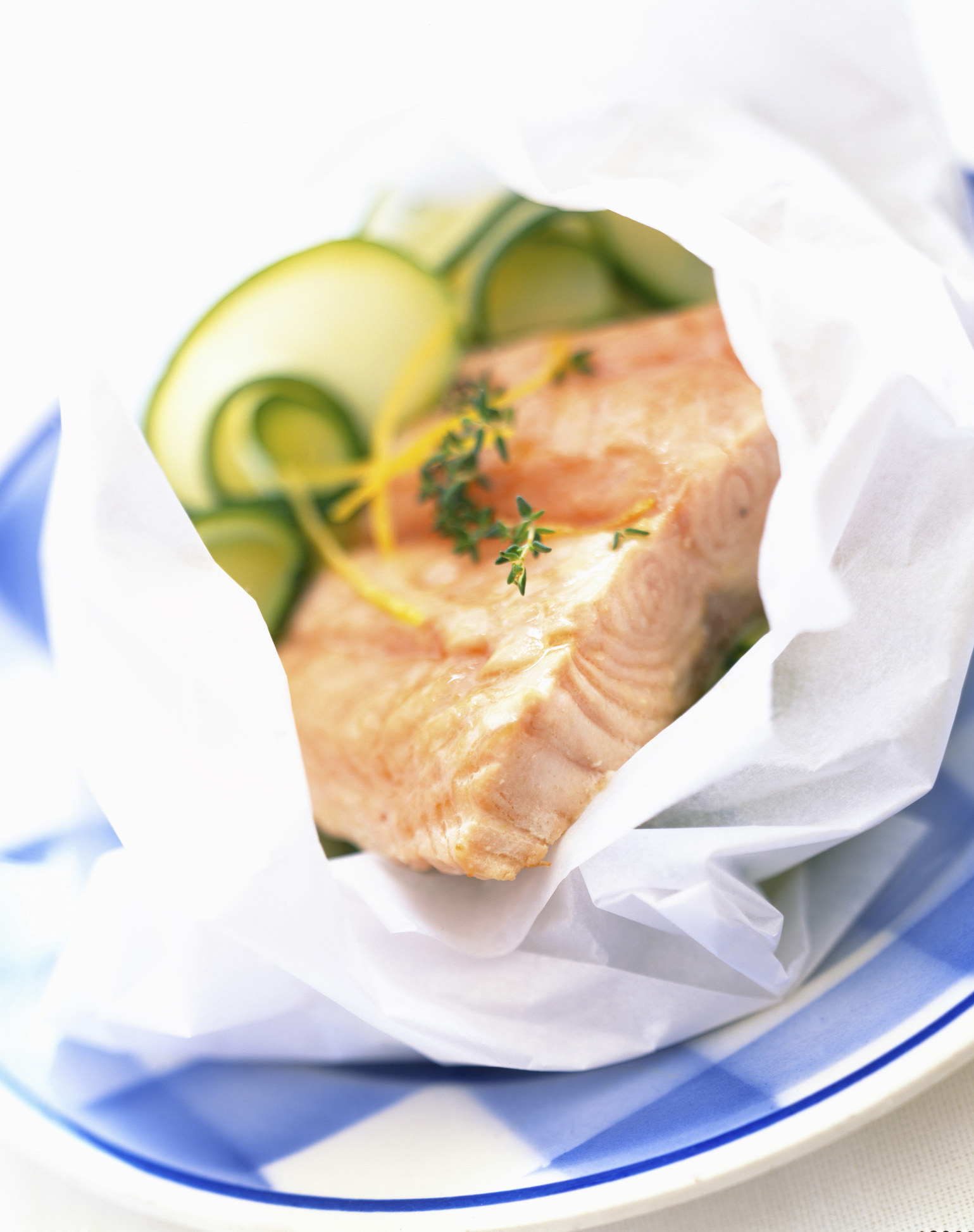 Salmon and zucchini in parchment paper