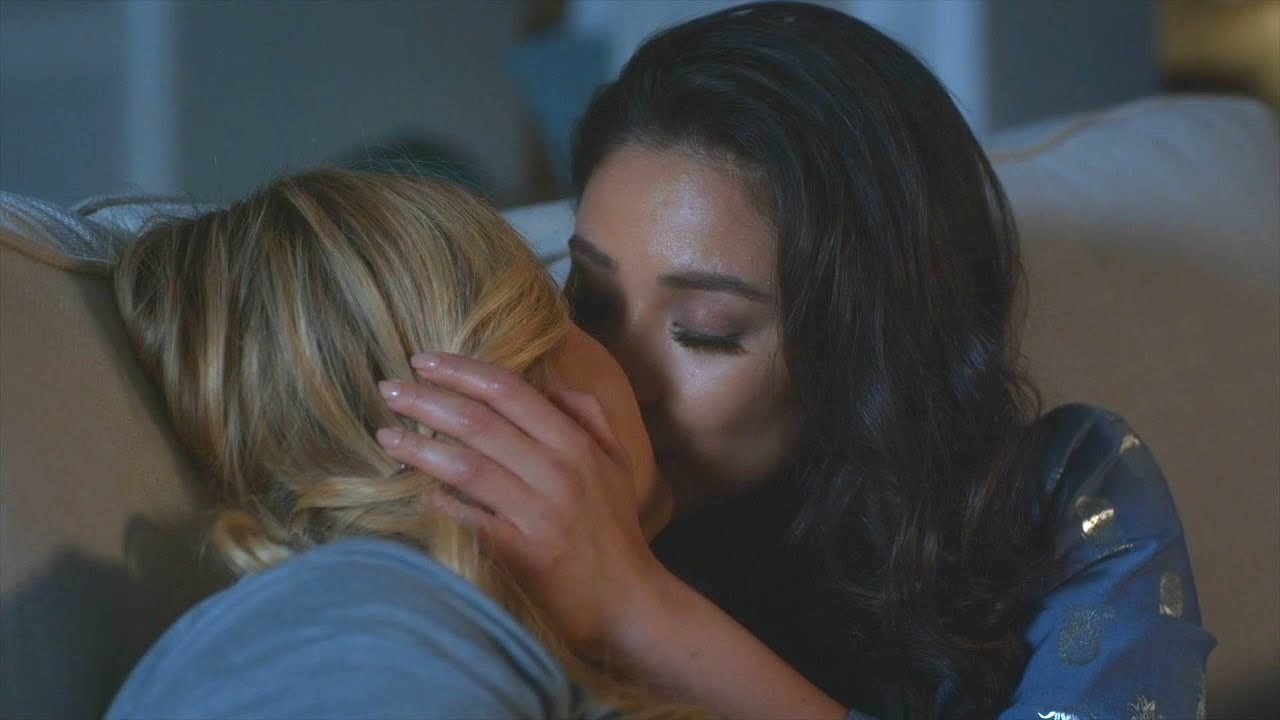 Shay Mitchell Emily And Alison Pretty Little Liars 2993