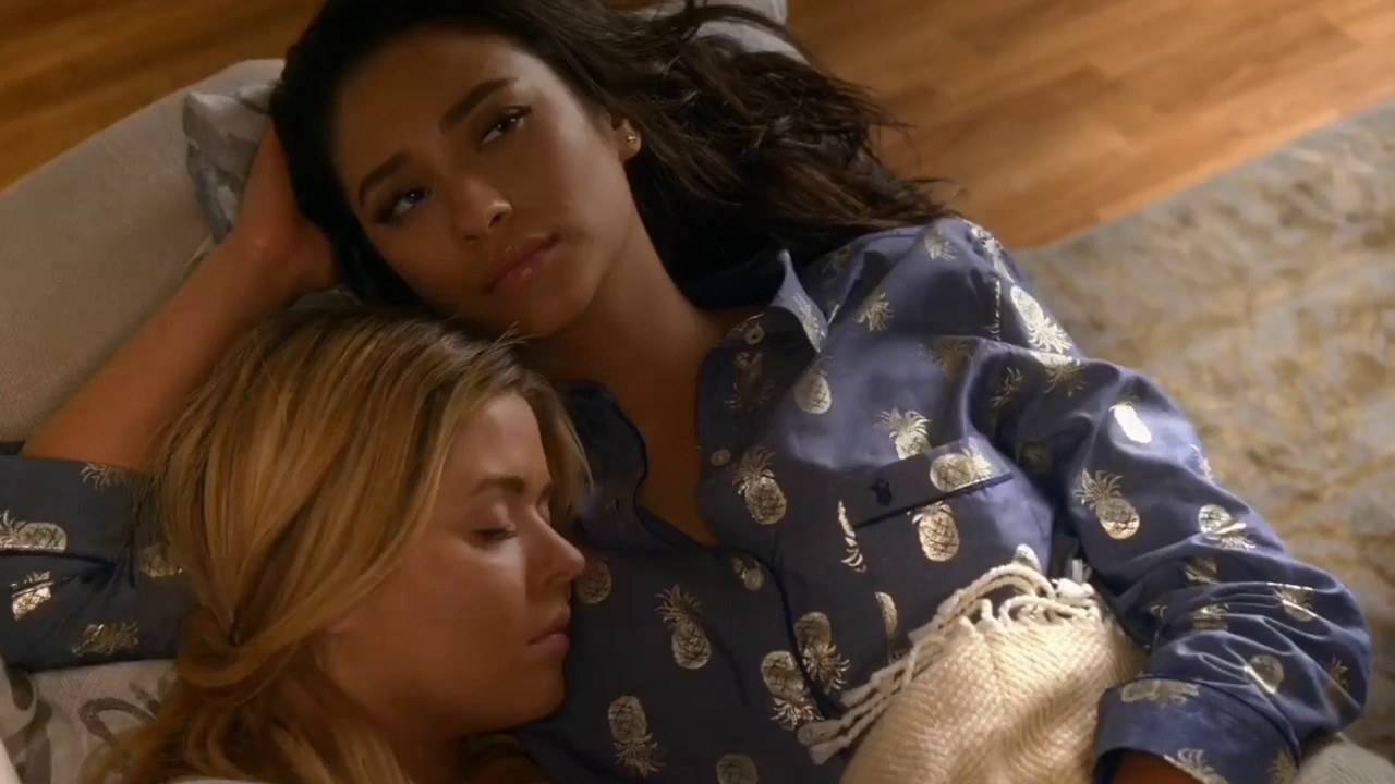Cyberplads mental Som svar på Shay Mitchell Emily And Alison Pretty Little Liars