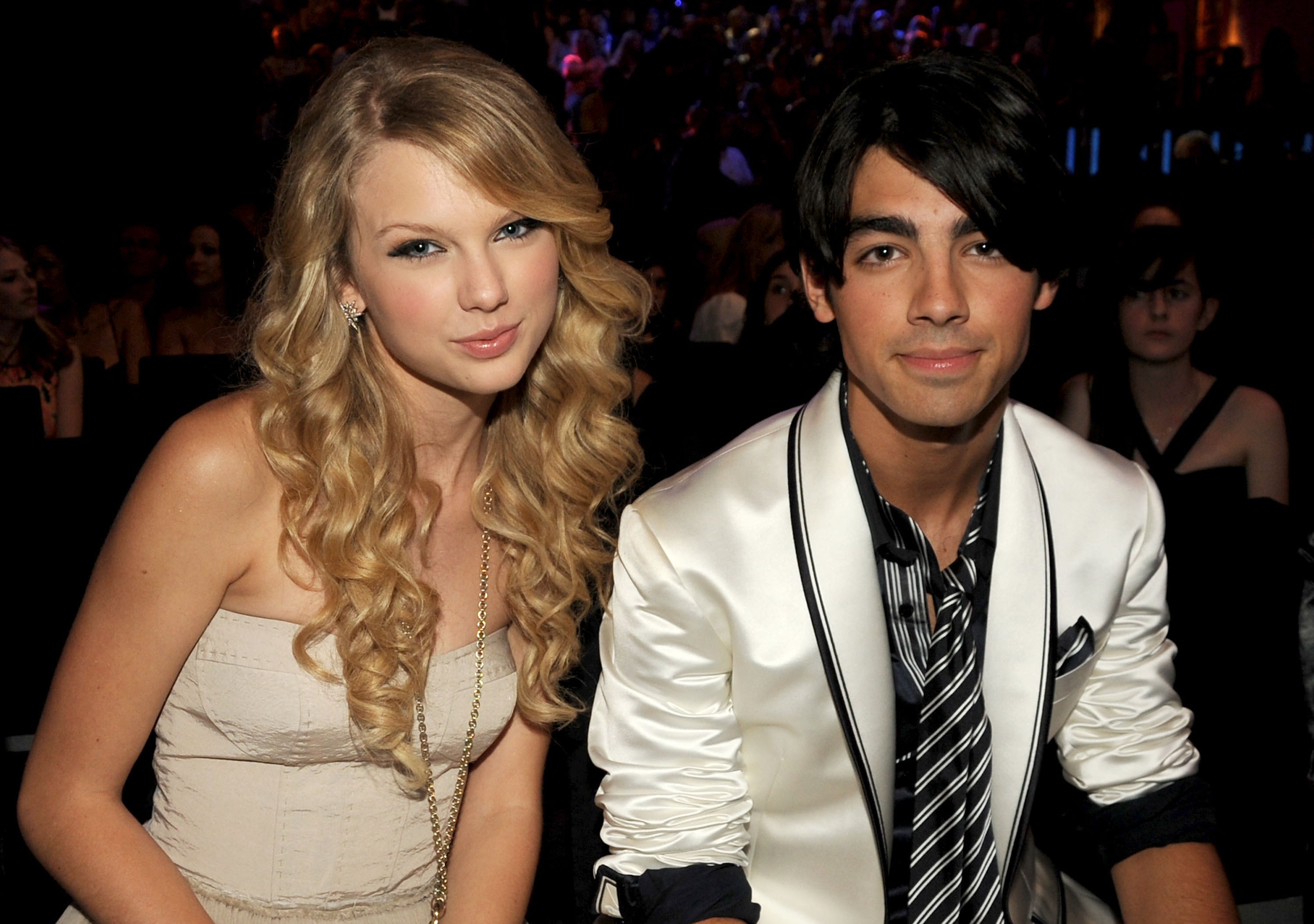 Taylor Swift and Joe Jonas at the 2008 MTV Video Music Awards