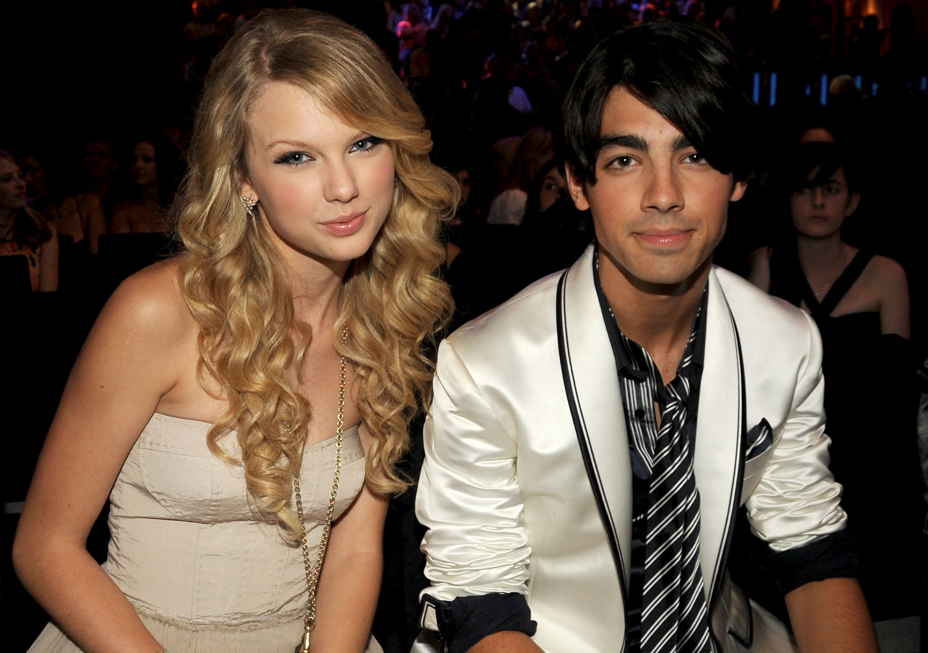 Taylor Swift and Joe Jonas at the 2008 MTV Video Music Awards