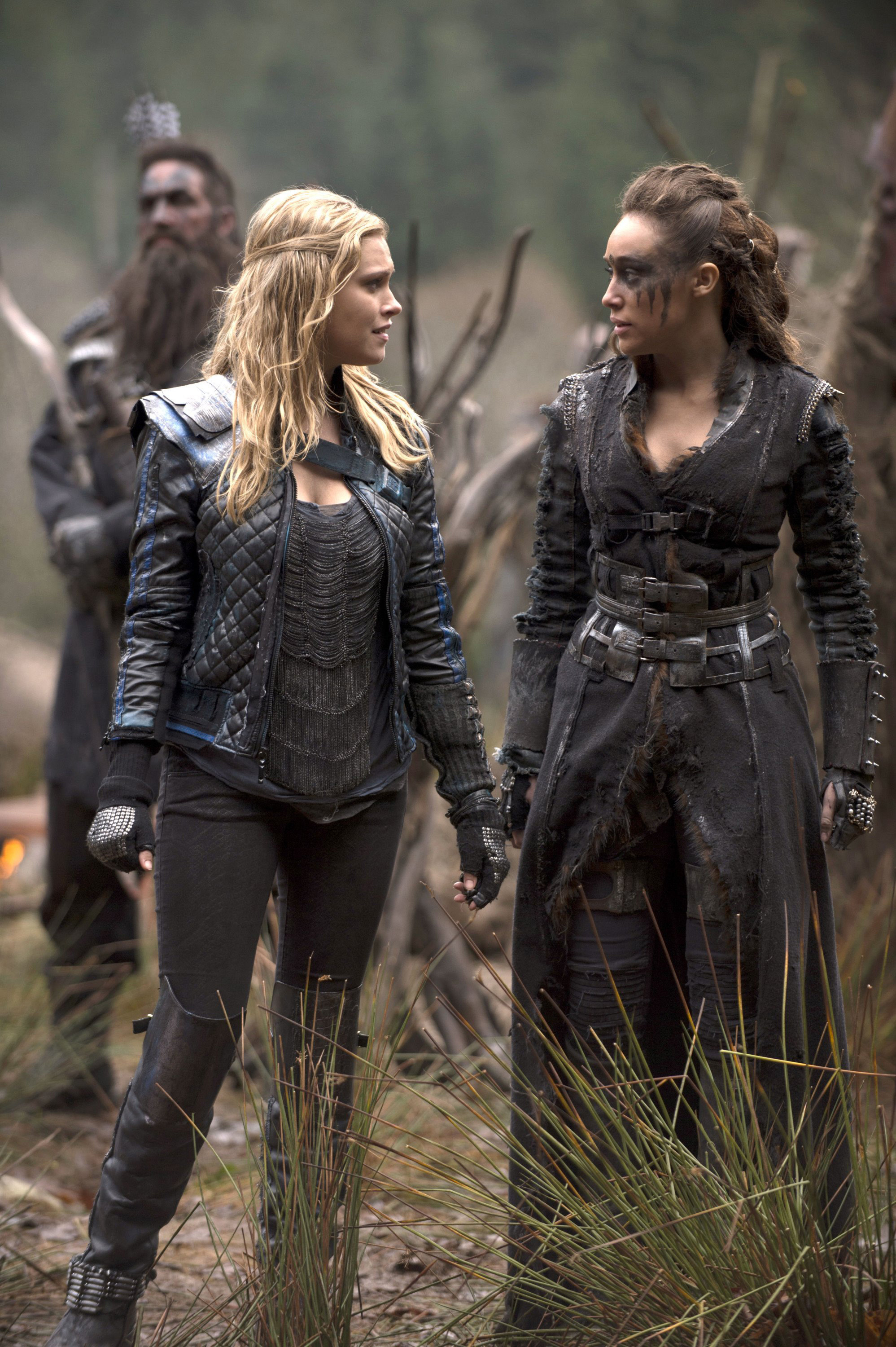Clarke and Lexa in The 100
