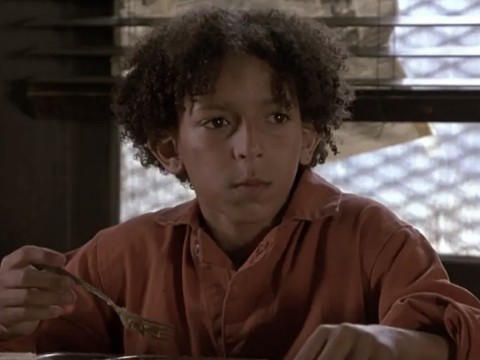 Khleo eating with curly hair