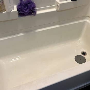a reviewer photo of the same bath tub now stain free