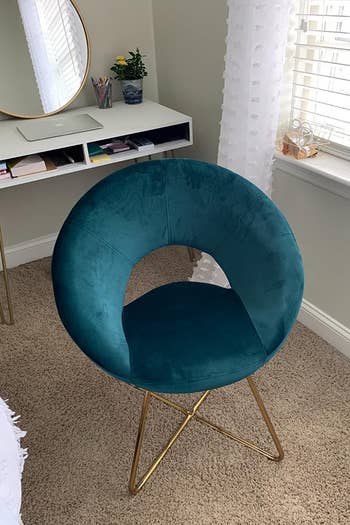 Reviewer showing their turquoise chair in their workspace