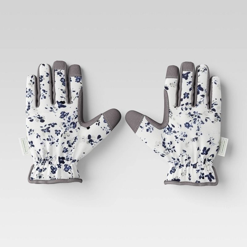 The gardening gloves in the color Dark Sterling Gray