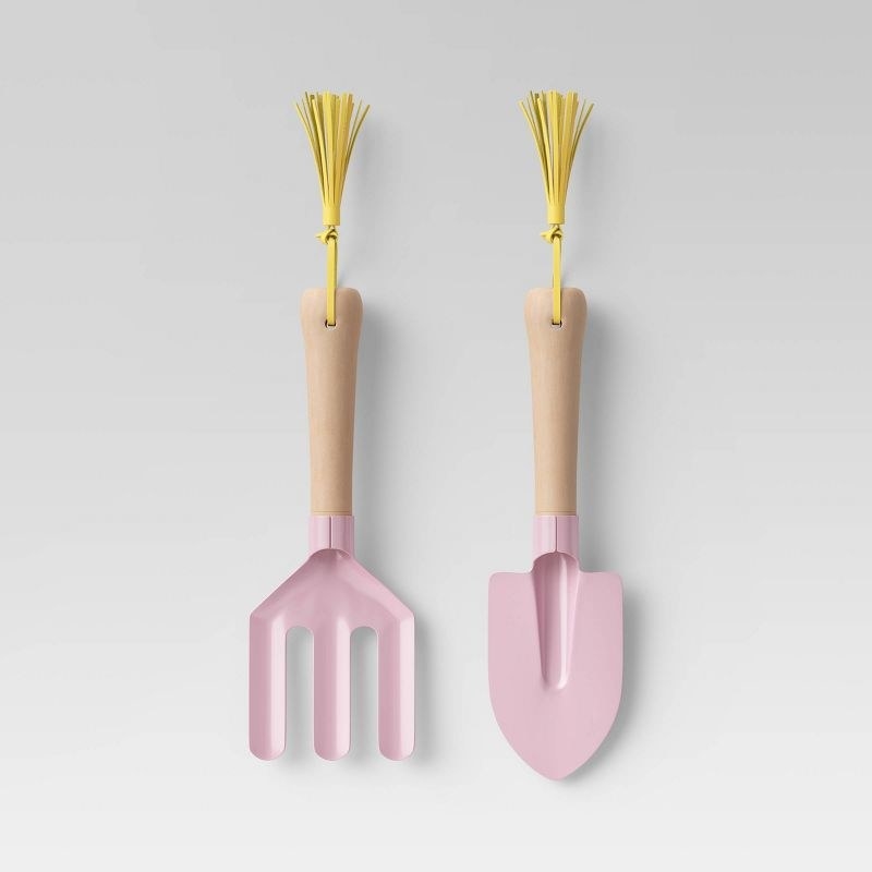 The gardening tools in the color Peach