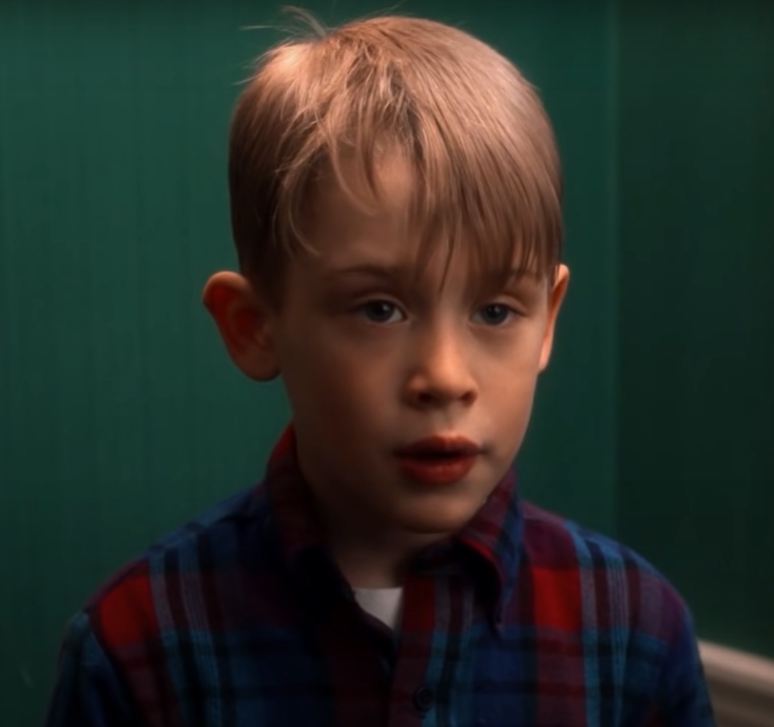 Macaulay Culkin as Kevin McCallister talks to his onscreen mom in &quot;Home Alone&quot;