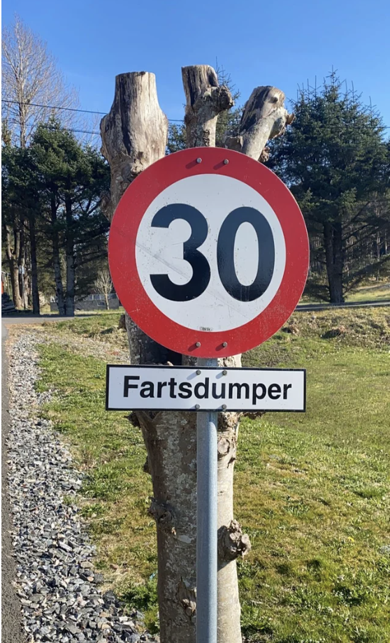 a sign that says fartsdumper