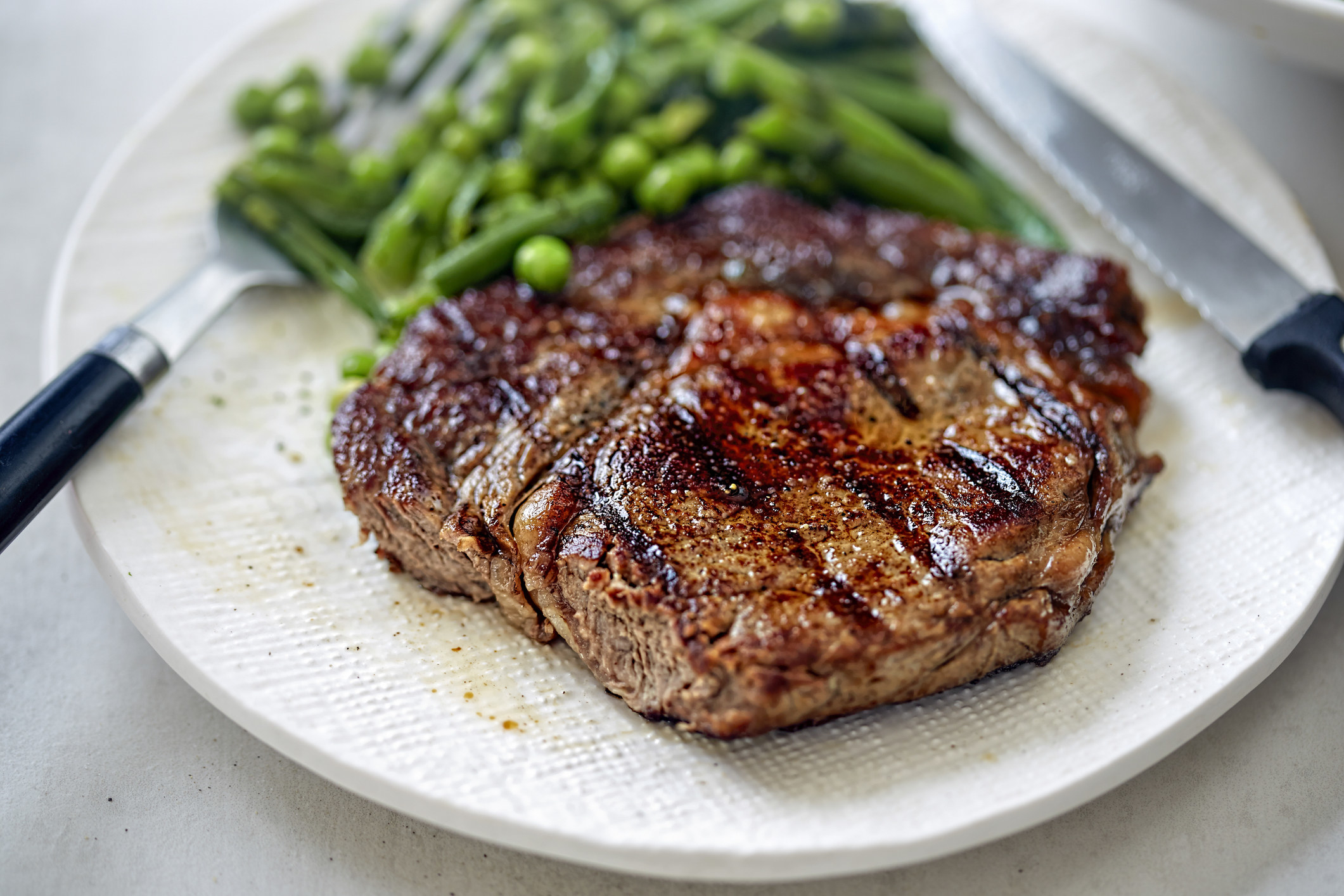 Grilled steak with green vegetables