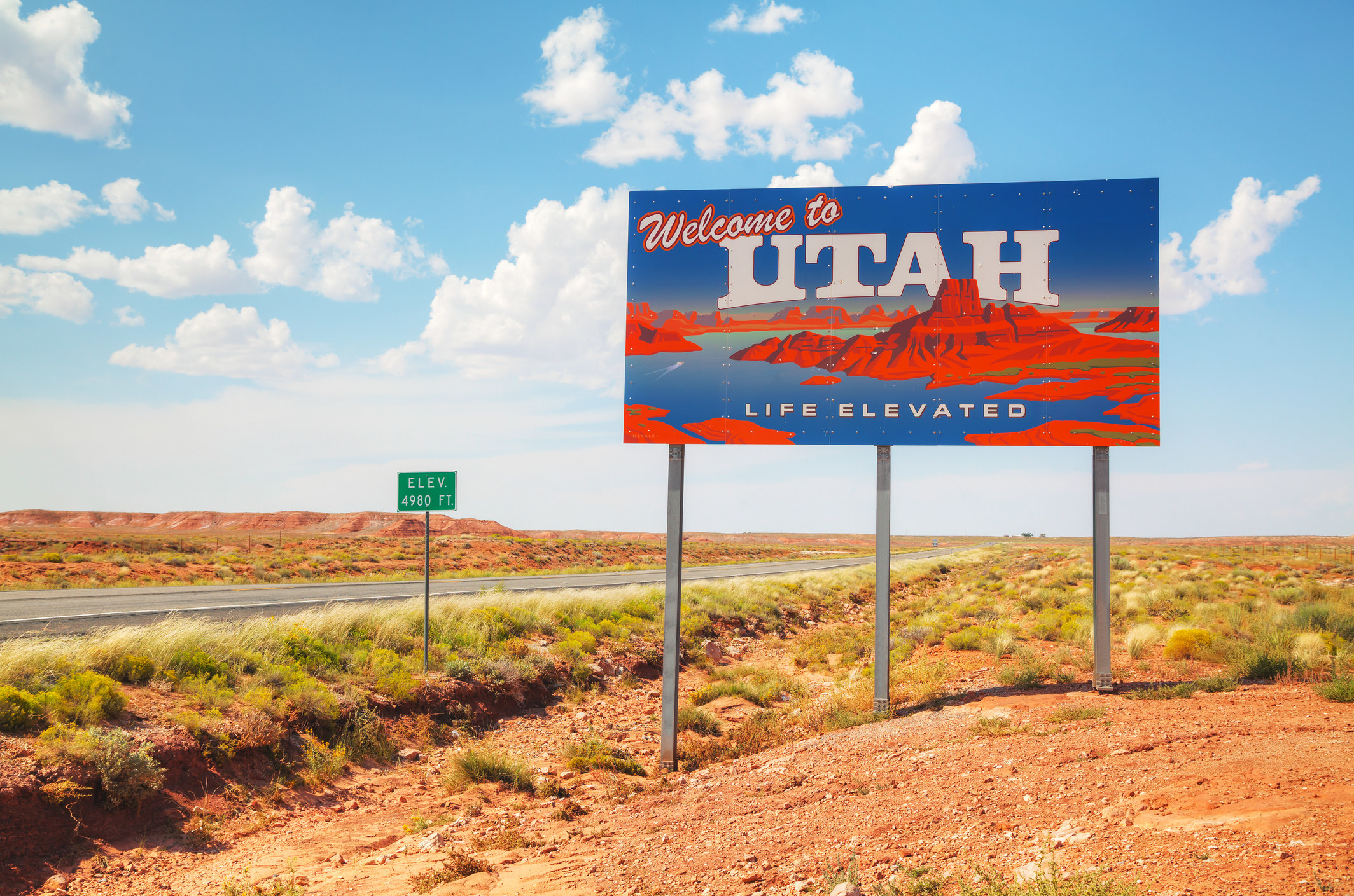 a welcome to Utah road sign