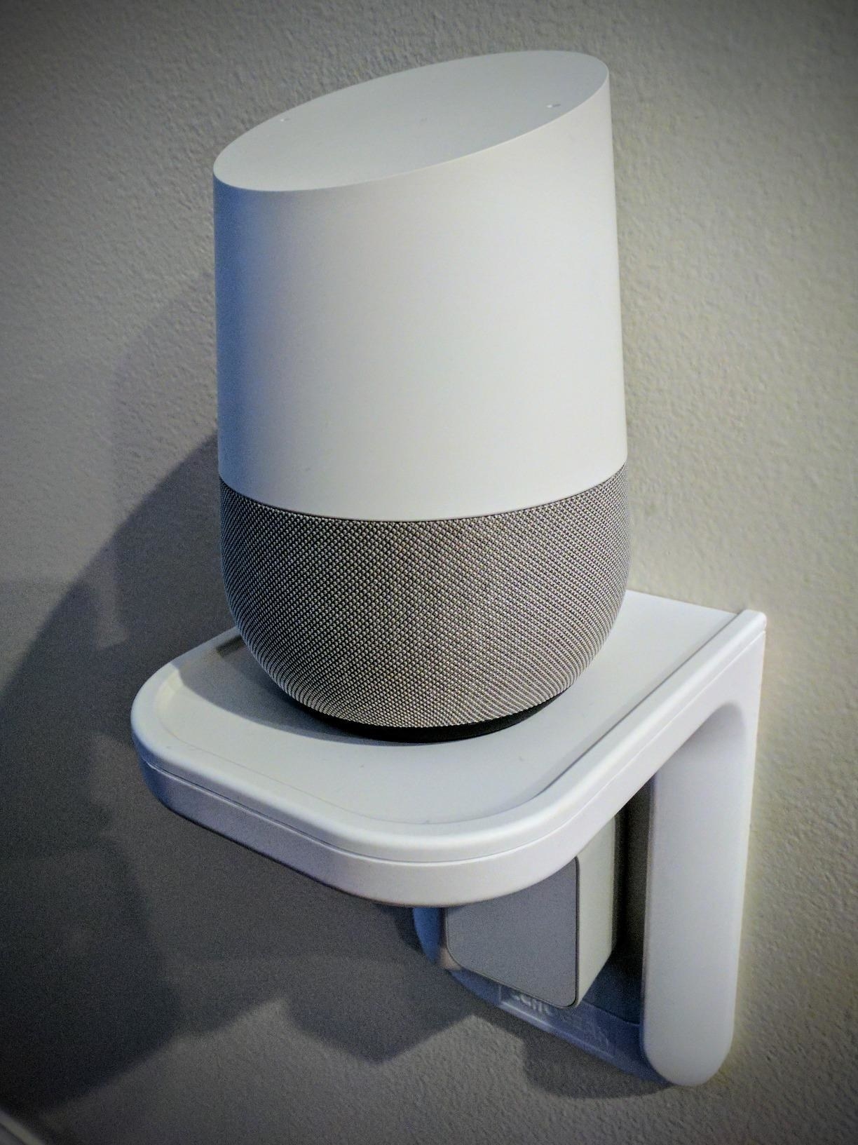 a reviewer photo of the sonos speaker on top of the outlet shelf