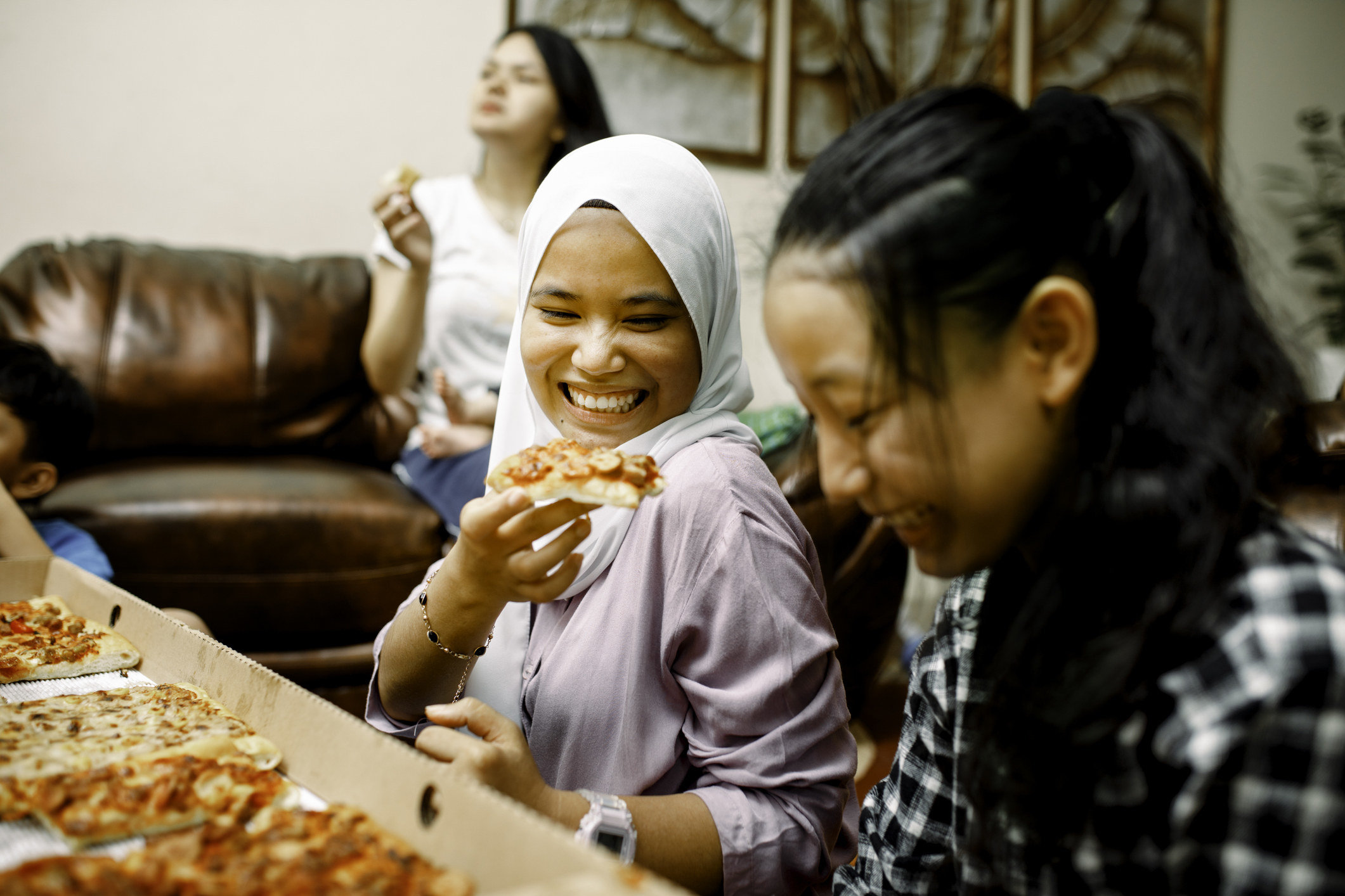 girls enjoying pizza