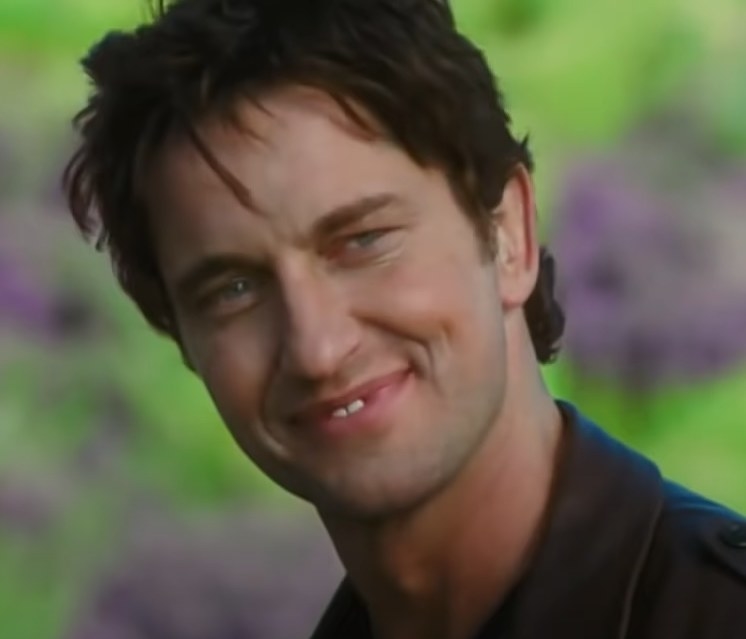 Gerard Butler as Gerry Kennedy looking at someone with a smile on his face