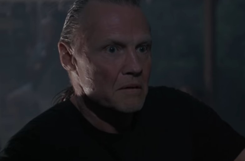 Jon Voight as Paul Serone scared of how the anaconda is moving in the water