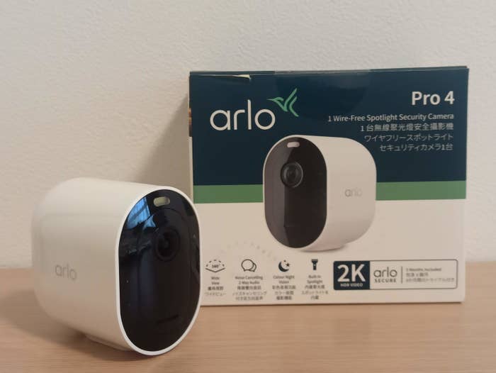 最新ホームセキュリティカメラの機能がスゴイ！Arlo Pro 4レビュー
