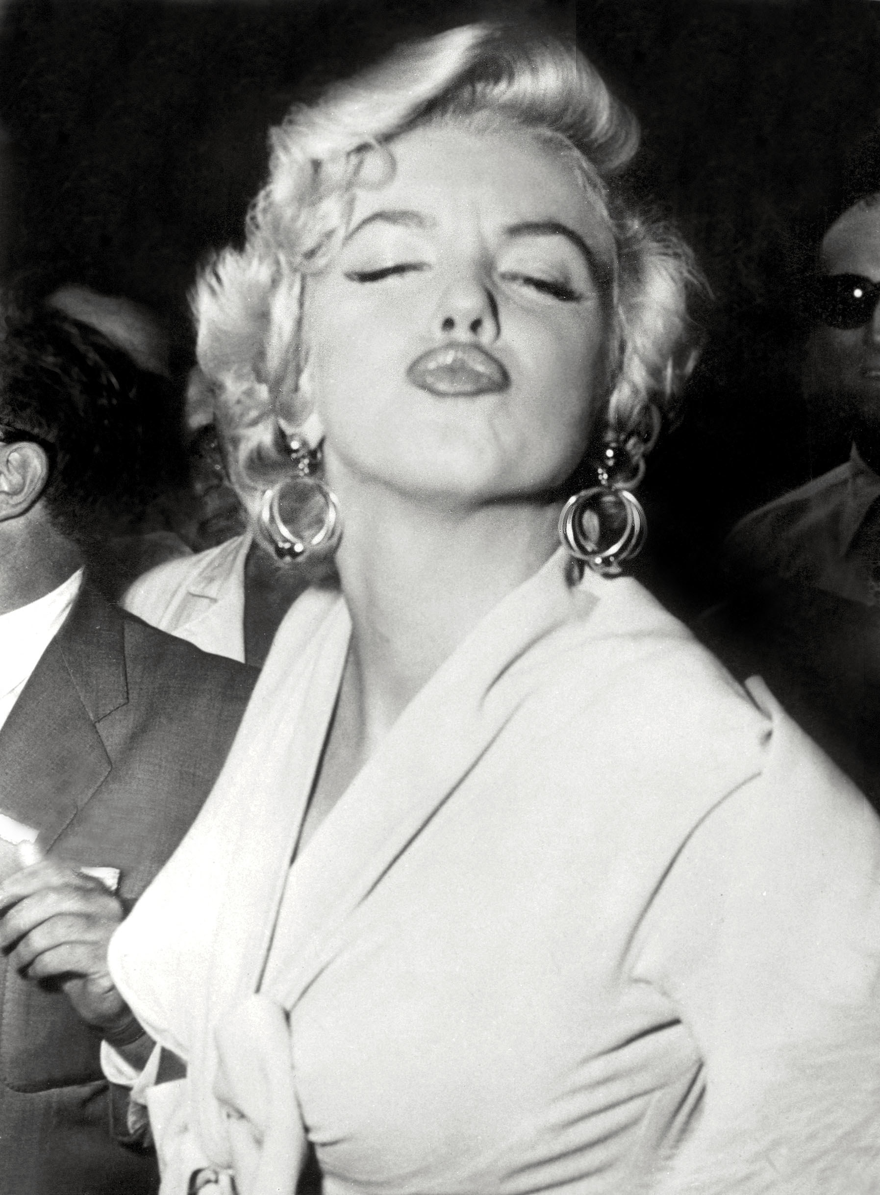 Marilyn Monroe poses in front of the photographers with her lips pucked