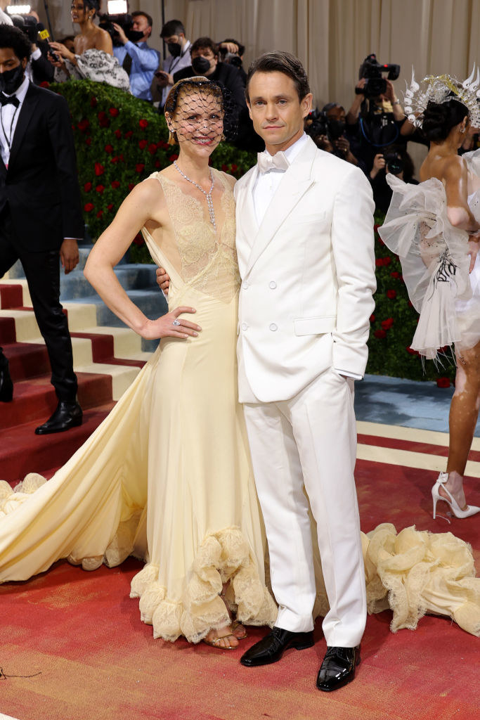 Claire Danes and Hugh Dancy smile and stand together on the red carpet
