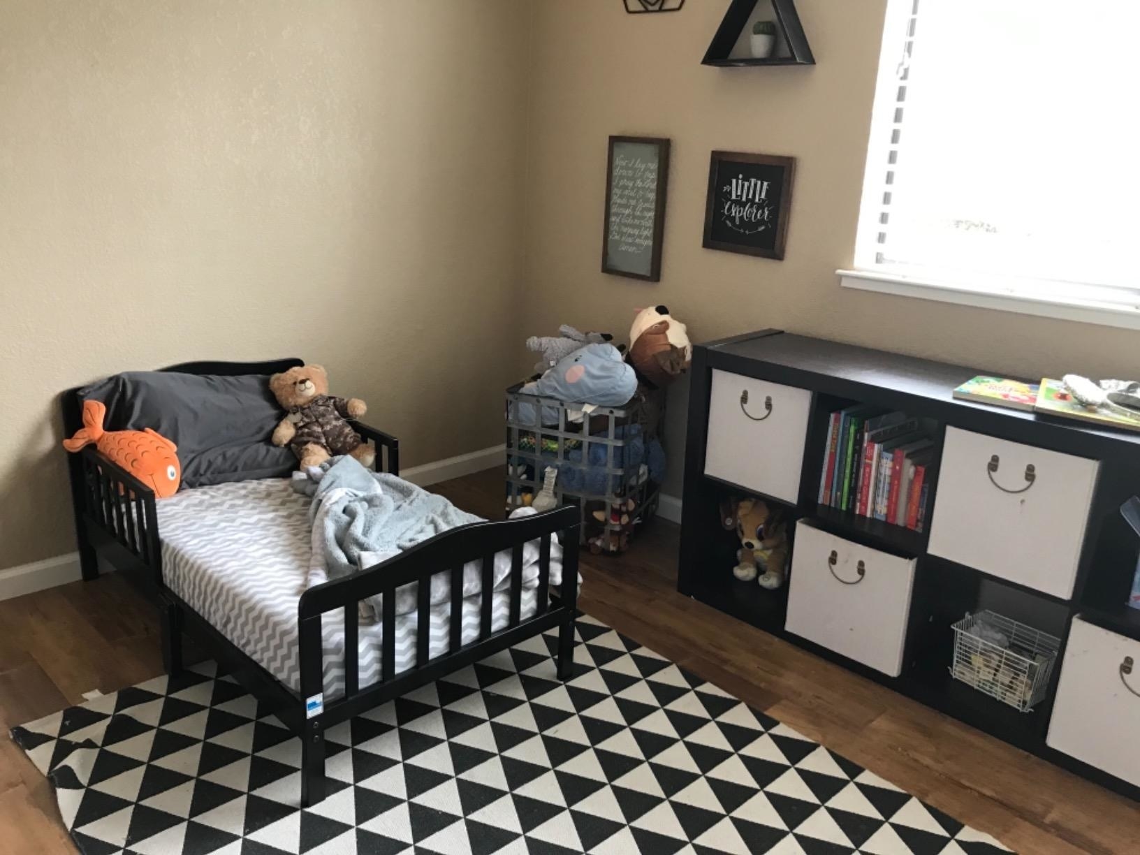 Black toddler hot sale bed