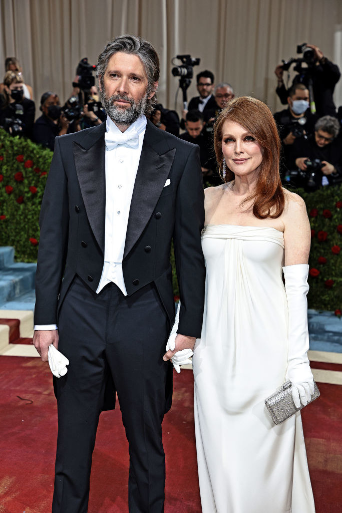 Bart Freundlich and Julianne Moore pose together on the red carpet