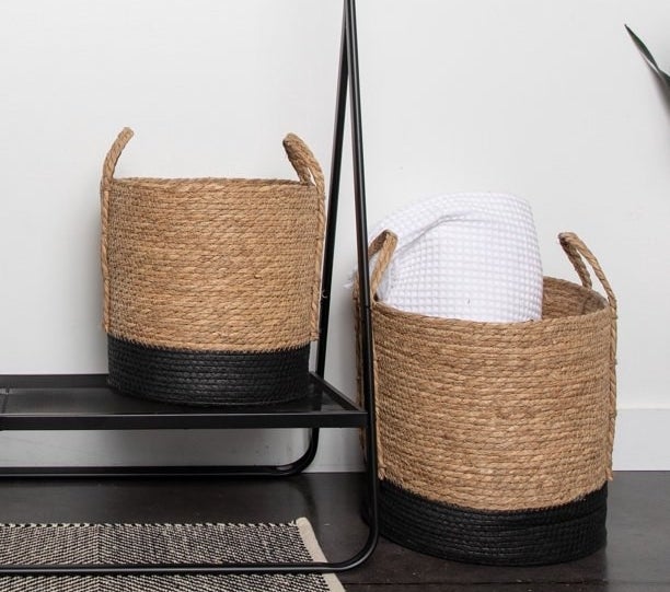 the straw baskets with black bottoms