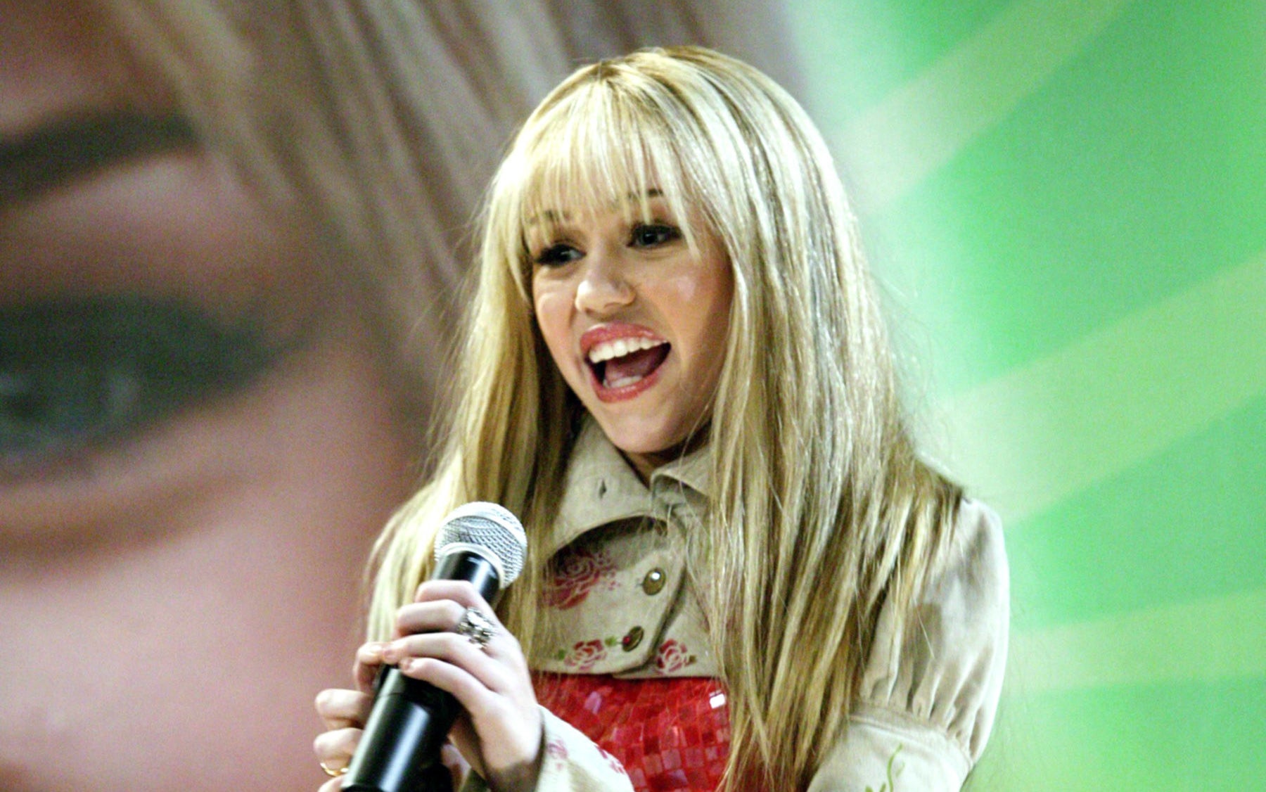Miley singing as Hannah Montana