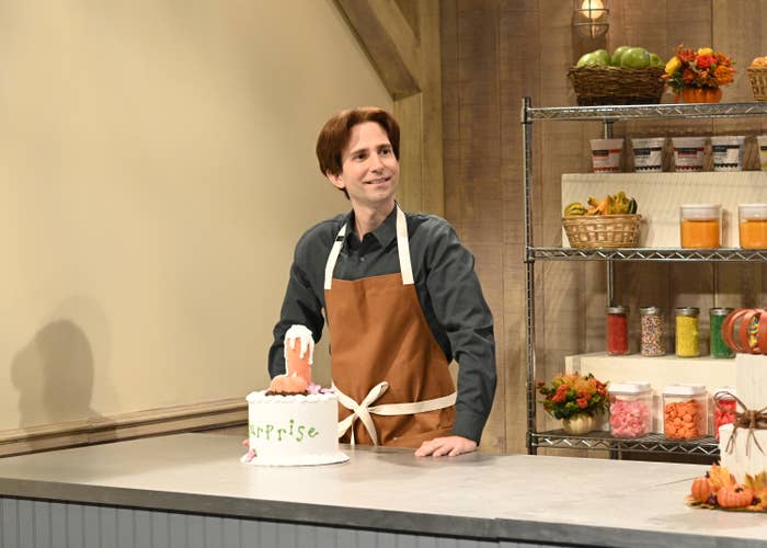 Thanksgiving Baking Championship sketch featuring Mooney showing off a suggestive cake