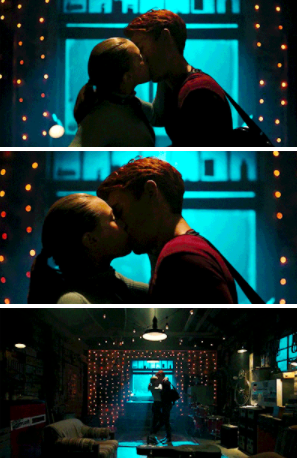 Betty and Archie kissing
