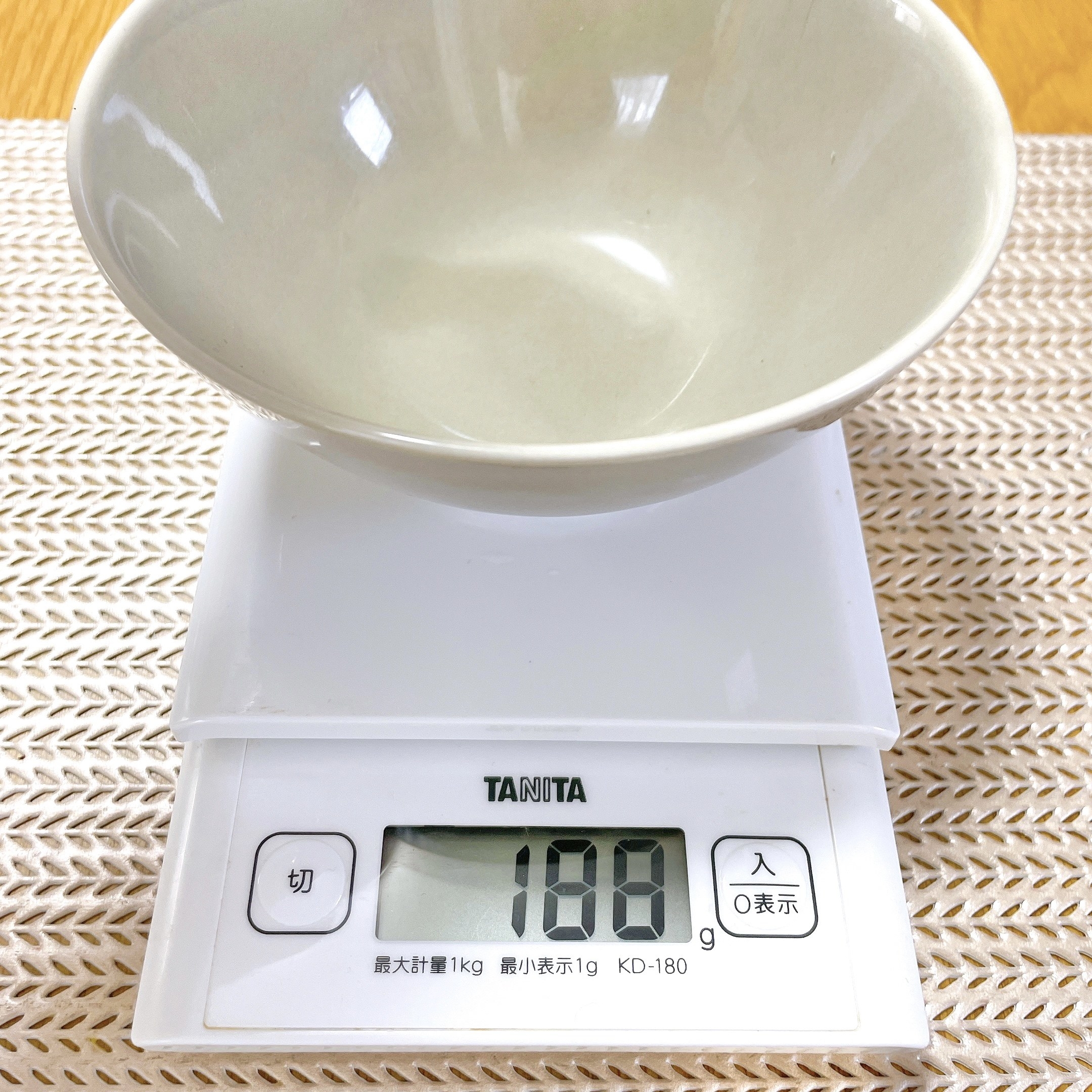 CAINZ(カインズ)のおすすめキッチングッズ「軽スタ軽量磁器食器 飯椀大」