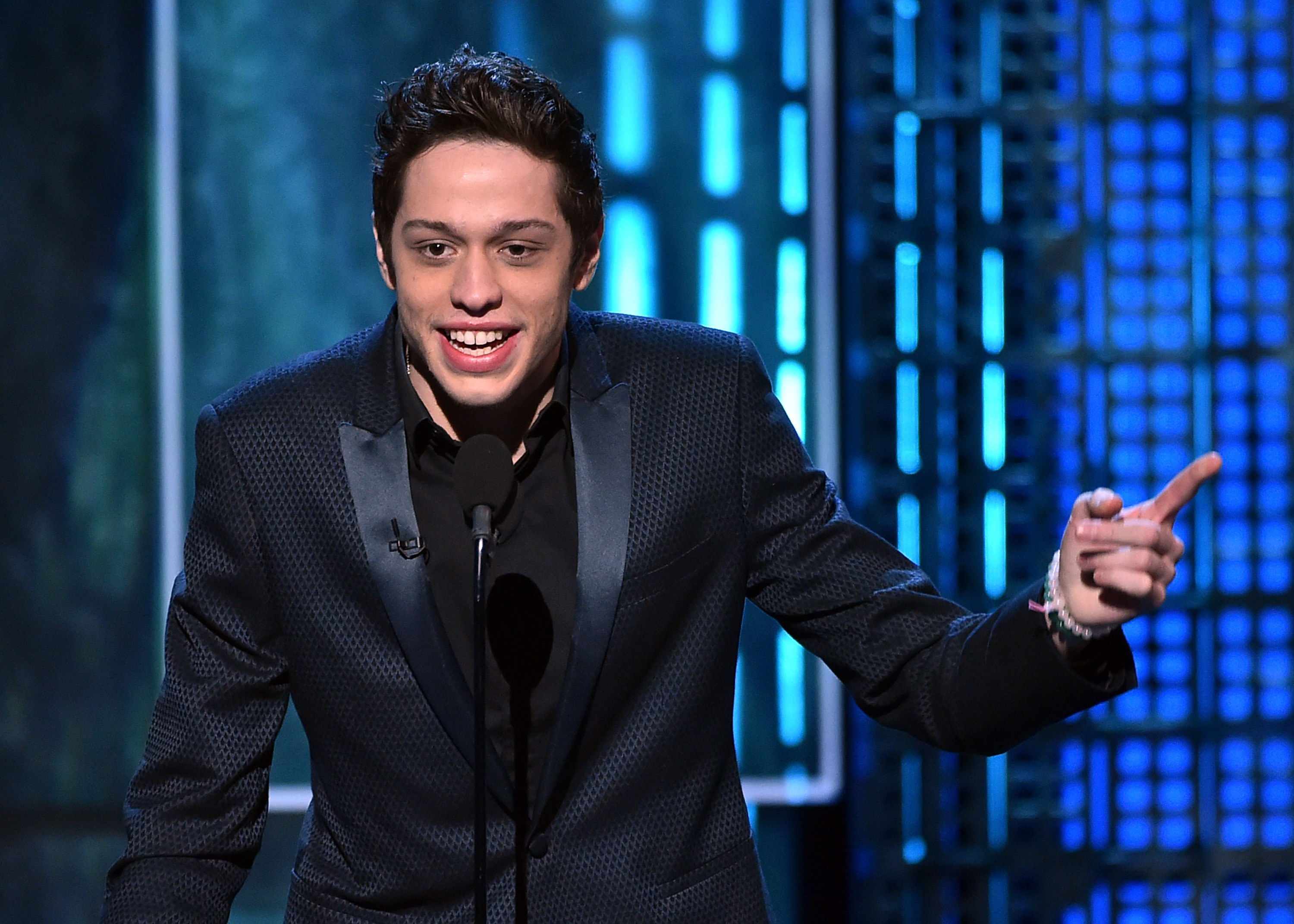 Pete davidson. Пит Дэвидсон. Комик пит Дэвидсон. Пит Дэвидсон Бриджертоны. Пит Дэвидсон SNL.