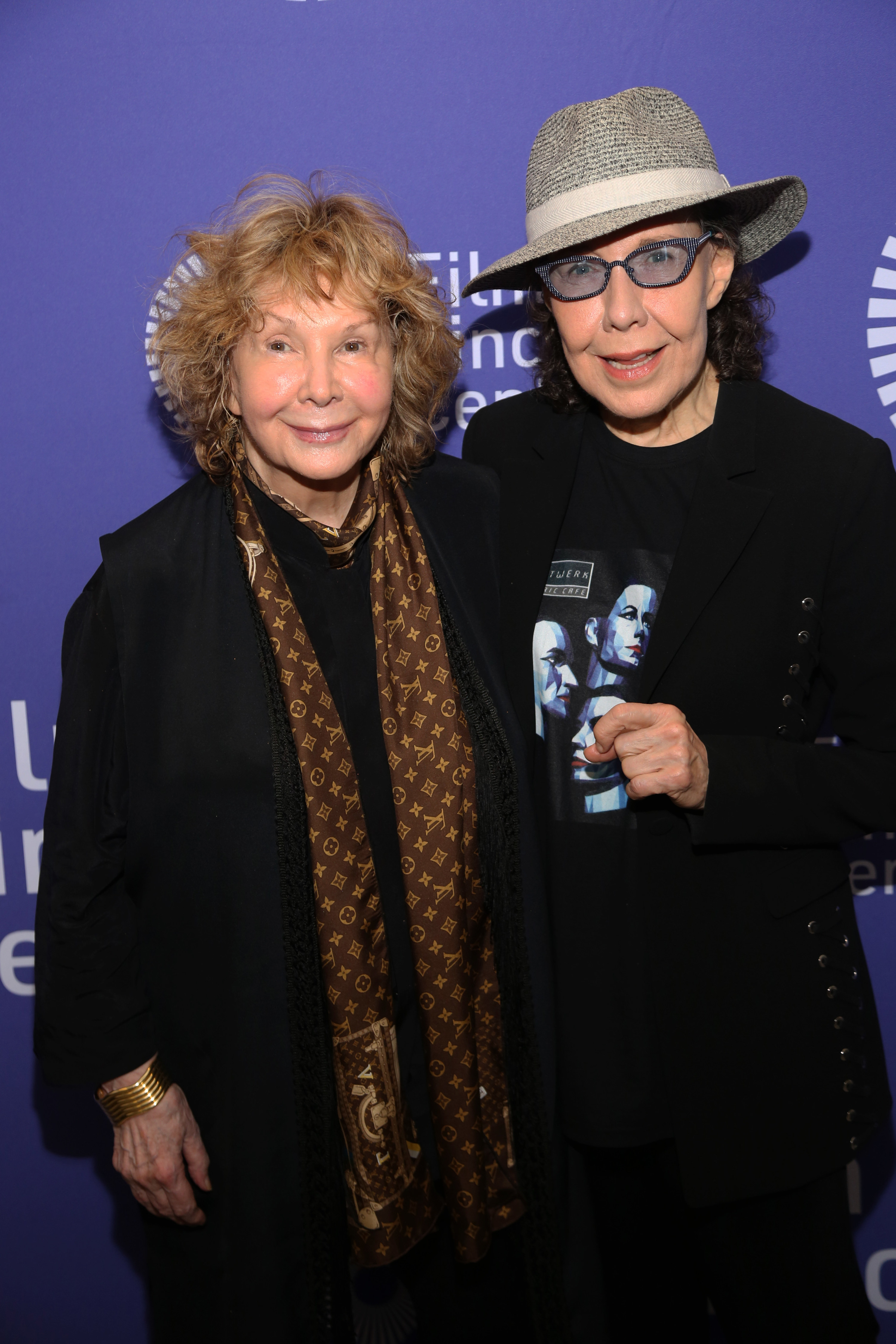 Jane Wagner and Lily Tomlin at an event