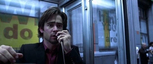 Colin Farrell as Stu with a phone to his ear in a phone booth